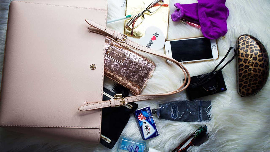 How I set Up my Purse/bag! How I keep my Tory Burch Tote organized and what I put into my bag! Subscribe to me, here: